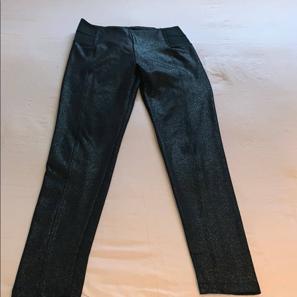 Shiny and skinny leggings